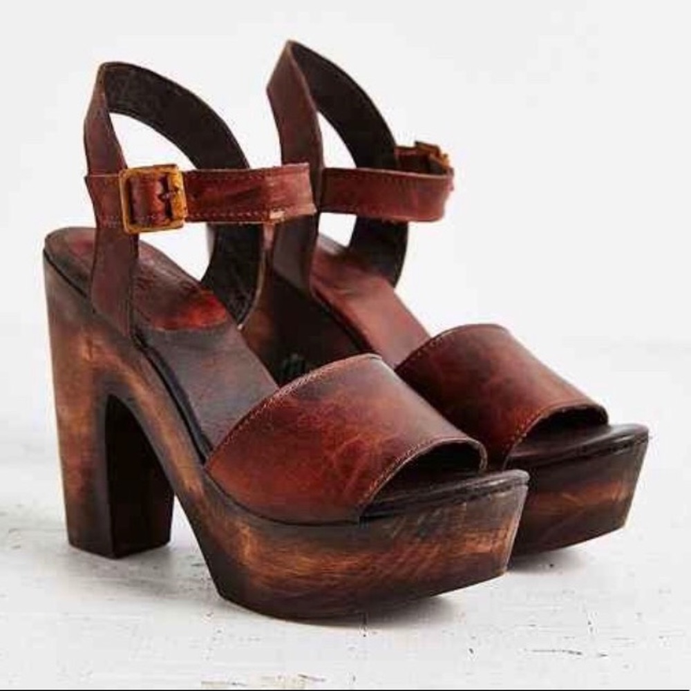 Steve Madden Freebird Caye Clog Platform Sandal